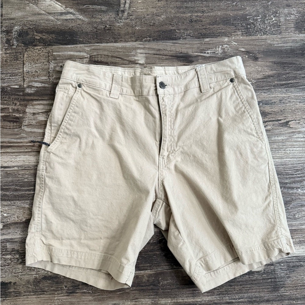 Columbia Men's Beige Flat Front Shorts